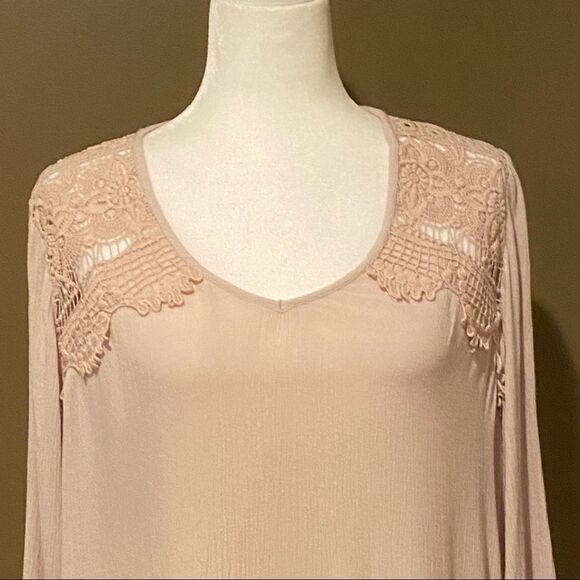 Chico’s Tan Crocheted Top Blouse Size Large - Picture 3 of 11